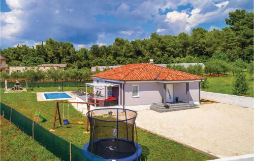 Three-bedroom Holiday Home In Pula