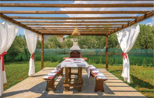 Three-bedroom Holiday Home In Pula
