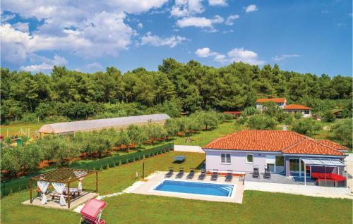 Three-bedroom Holiday Home In Pula
