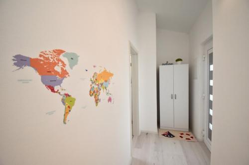 Bright And Spacious Apartment With Grill ***