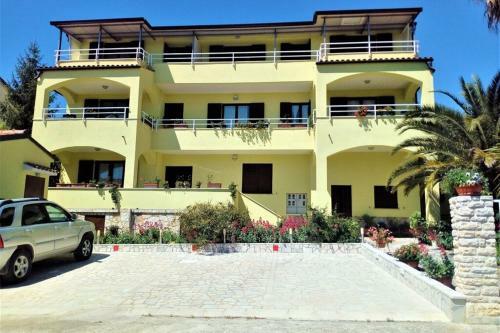 Apartments At Villa Aurora