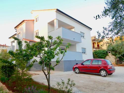 Hostal Apartments Mira