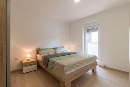 Hostal Apartments Mira