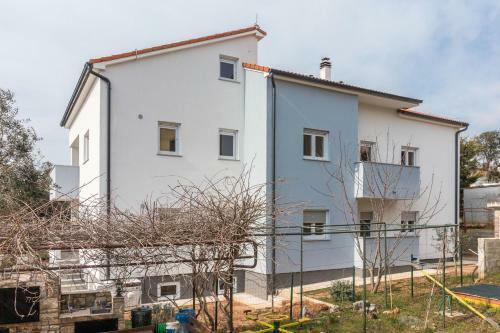 Hostal Apartments Mira