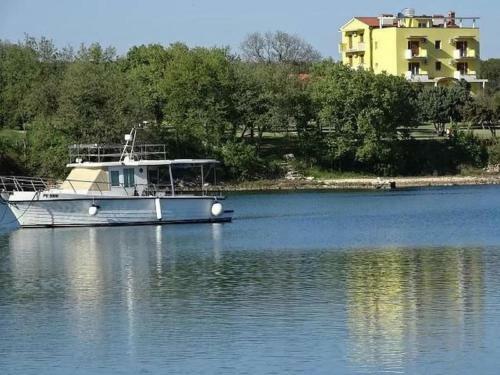 Hostal Apartmani Mirna Luka