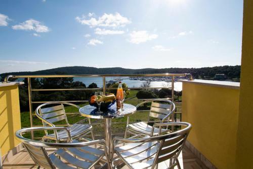 Hostal Apartmani Mirna Luka