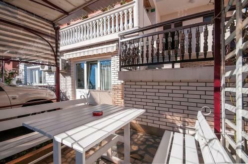 Cozy Apartments Alexandra For Relaxed Vacation
