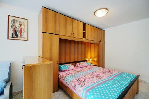 Cozy Apartments Alexandra For Relaxed Vacation