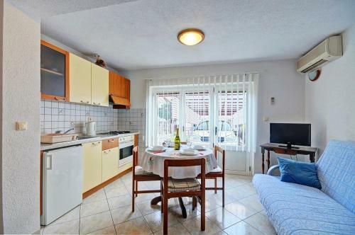 Cozy Apartments Alexandra For Relaxed Vacation