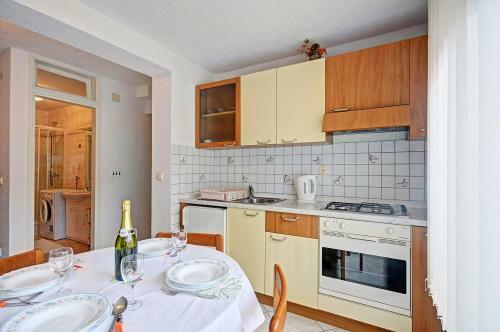 Cozy Apartments Alexandra For Relaxed Vacation