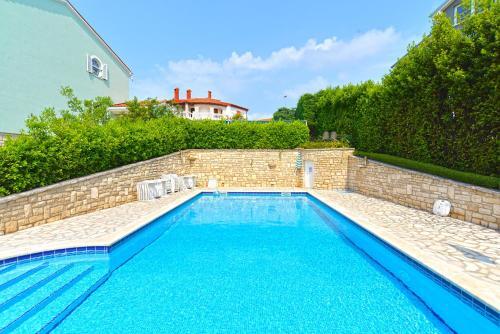 Pool Apartments 624