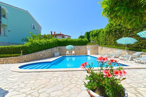 Pool Apartments 624