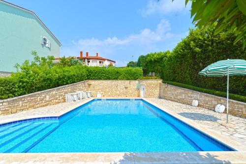 Pool Apartments 624