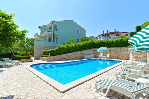 Pool Apartments 624
