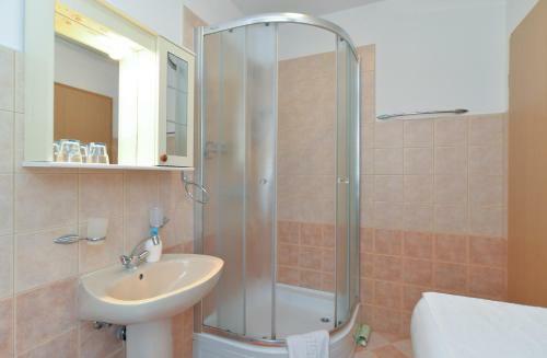 Hostal Apartment & Room Tanja 1552