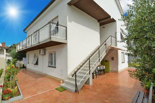 Hostal Apartment & Room Tanja 1552