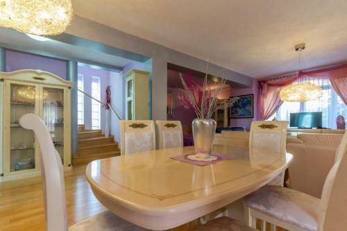 Apartment A&s With Sea View