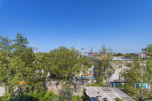 *** Lounge Terrace Apartment With The Harbour View / City Centre ***