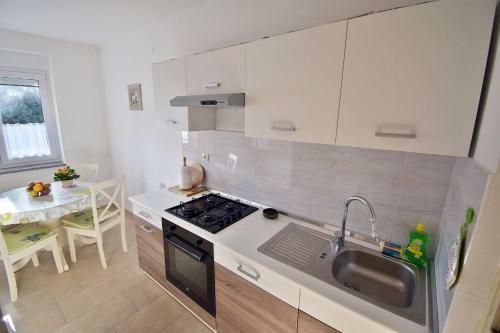 Apartment Navy Near The Beach