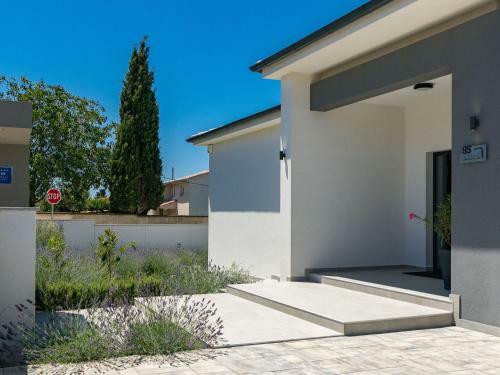New Modern Villa With Private Pool And Outdoor Kitchen