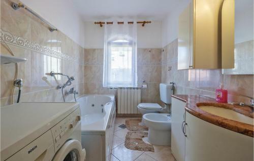 Eight-bedroom Holiday Home In Pula