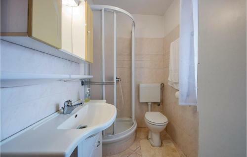 Eight-bedroom Holiday Home In Pula