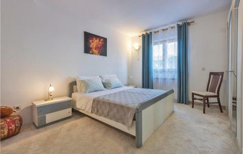 Eight-bedroom Holiday Home In Pula