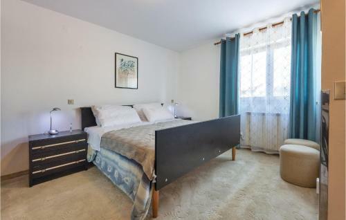 Eight-bedroom Holiday Home In Pula