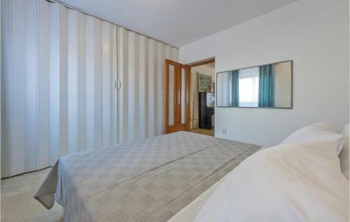 Eight-bedroom Holiday Home In Pula