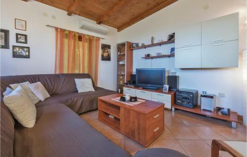 Three-bedroom Apartment In Pula