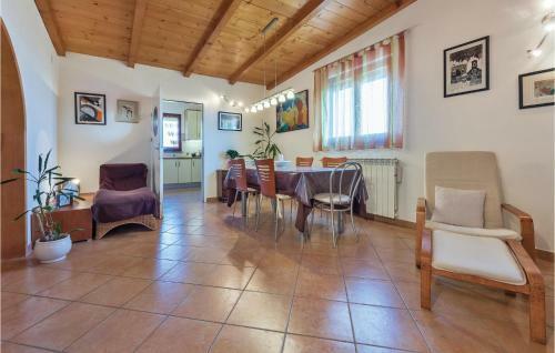Three-bedroom Apartment In Pula