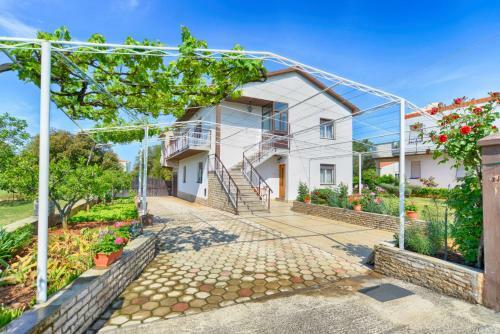Hostal Apartment & Room Milka 1633