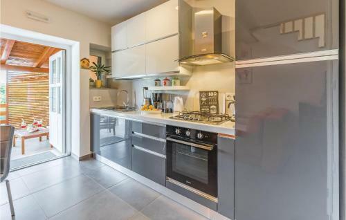 Two-bedroom Apartment In Pula