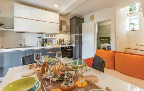 Two-bedroom Apartment In Pula