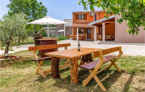 Two-bedroom Apartment In Pula