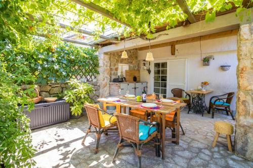 House Rustica With Private Garden And Parking