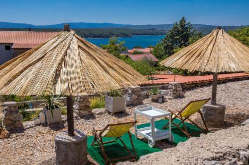 House Rustica With Private Garden And Parking