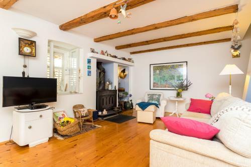 House Rustica With Private Garden And Parking