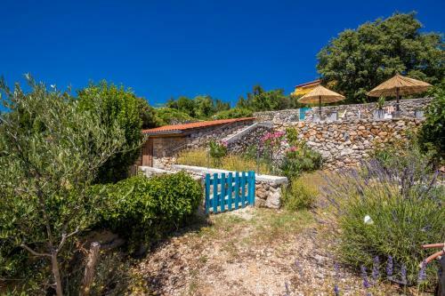 House Rustica With Private Garden And Parking