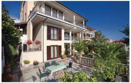 One-bedroom Apartment In Rabac