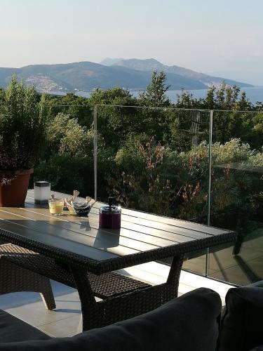 Remarkable 3-bedroom Apartment In Rabac