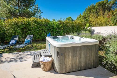 Spacious Holiday House - Pool / Jacuzzi / Sauna / Playground / 8+2