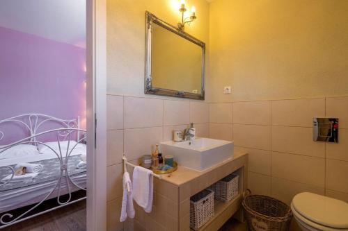 Spacious Holiday House - Pool / Jacuzzi / Sauna / Playground / 8+2