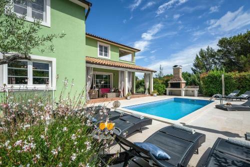 Spacious Holiday House / Pool / Jacuzzi / Playground / 6+2