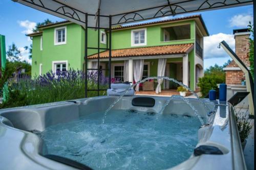 Spacious Holiday House / Pool / Jacuzzi / Playground / 6+2