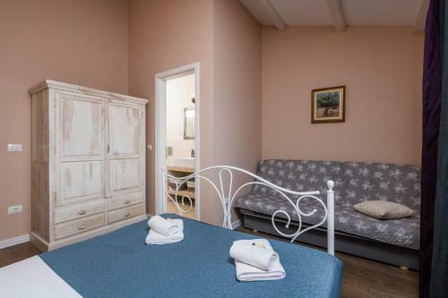 Spacious Holiday House / Pool / Jacuzzi / Playground / 6+2