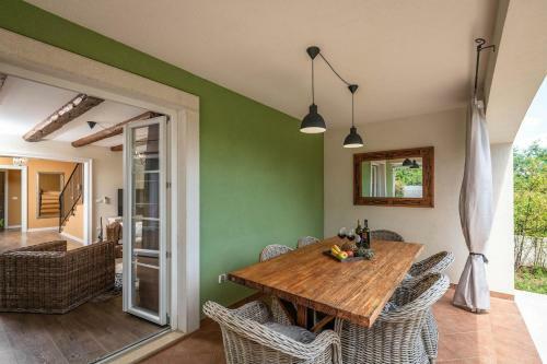Spacious Holiday House / Pool / Jacuzzi / Playground / 6+2