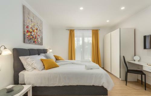 Apartment Kata With Private Pool