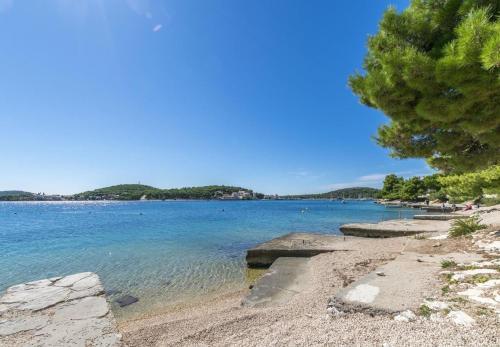 Apartment Ton?i - 100 M From Sea
