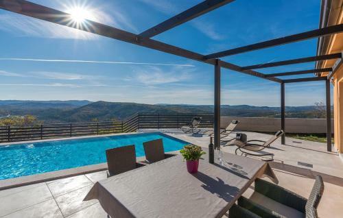 Holiday House With Pool In Roc